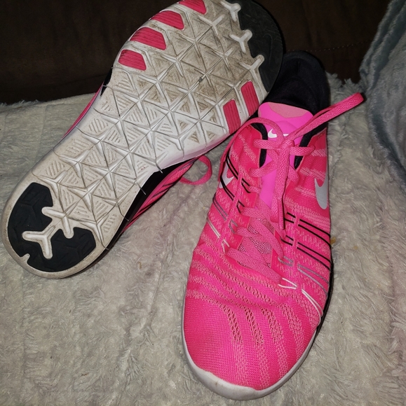 Nike shoes - Picture 3 of 3